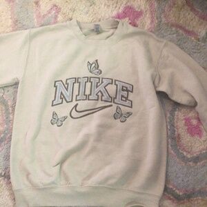Nike sweatshirt